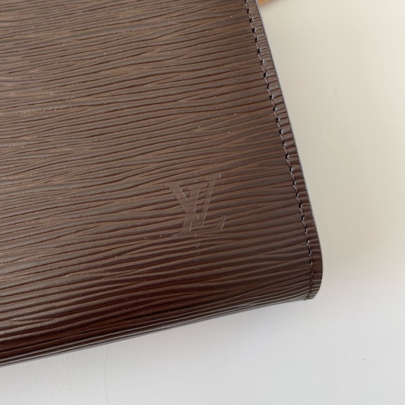 Auth VTG LOUIS VUITTON Brown Epi Leather Pochette - Picture 2 of 9